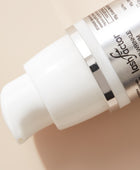 Close-up-tripeptide-anti-wrinkle-serum-Lashfactor